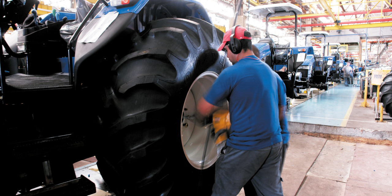 Indústria de máquinas agrícolas e rodoviárias amplia nível de emprego