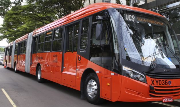 Scania revela biarticulado para Curitiba