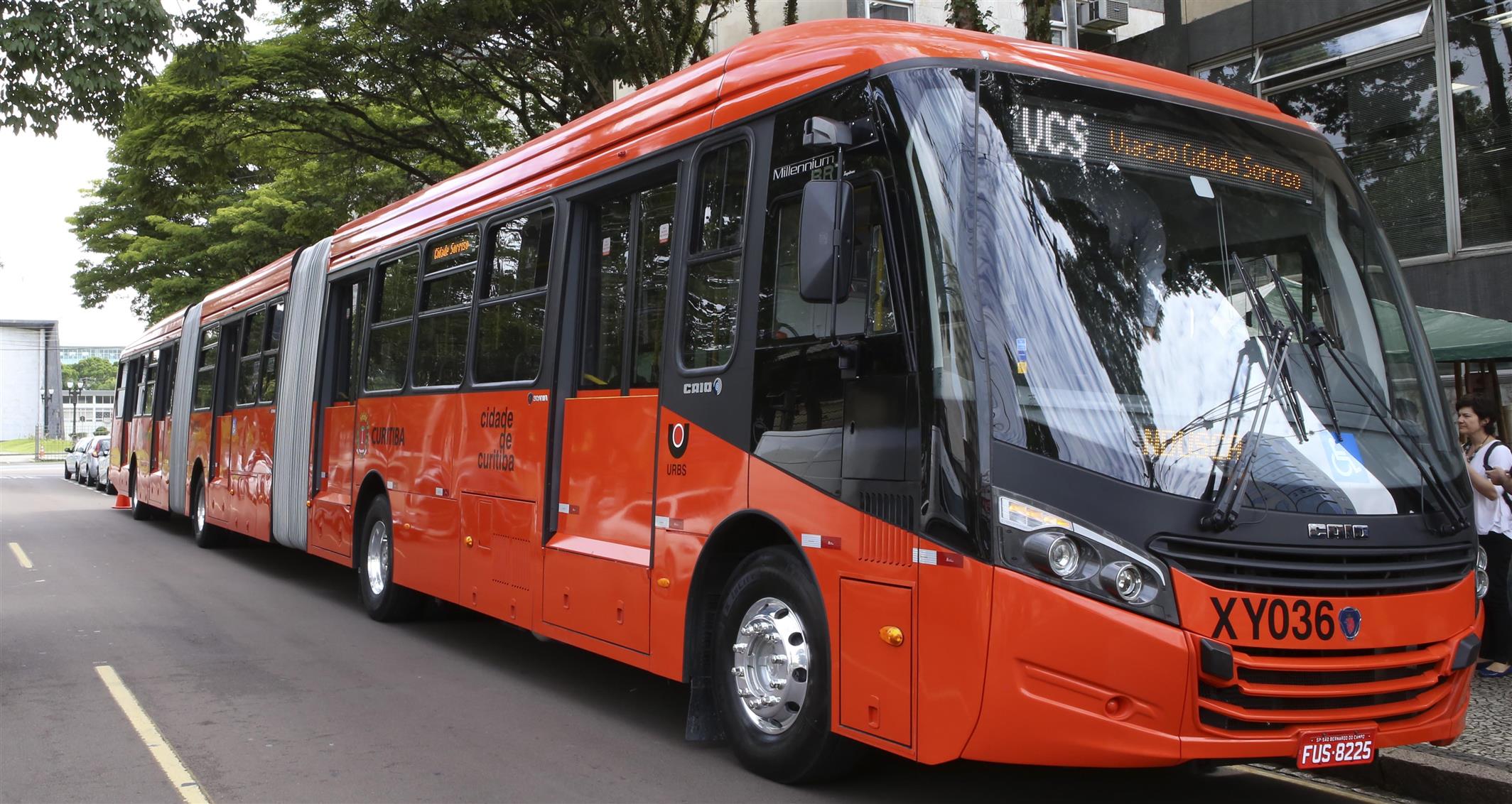 Scania revela biarticulado para Curitiba
