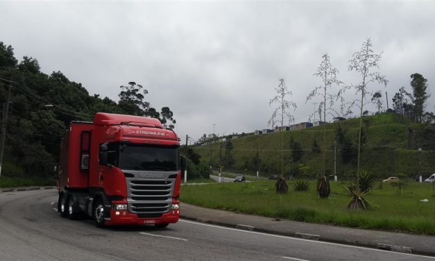 A bordo do caminhão mais vendido do País