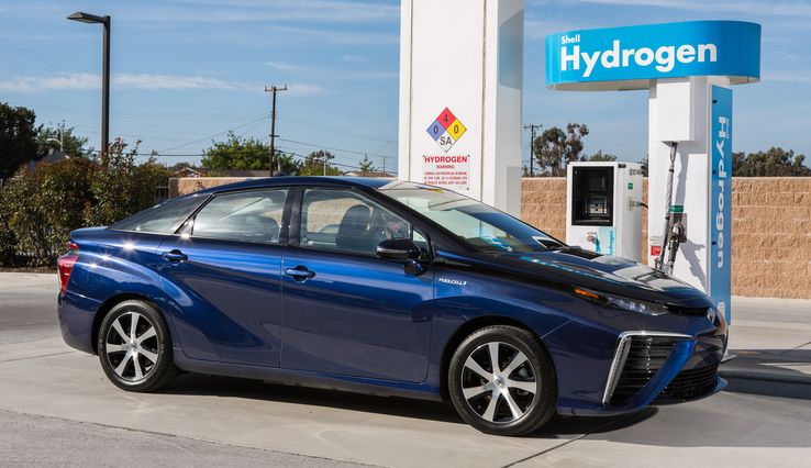 Toyota quer vender 5,5 milhões de veículos eletrificados até 2030