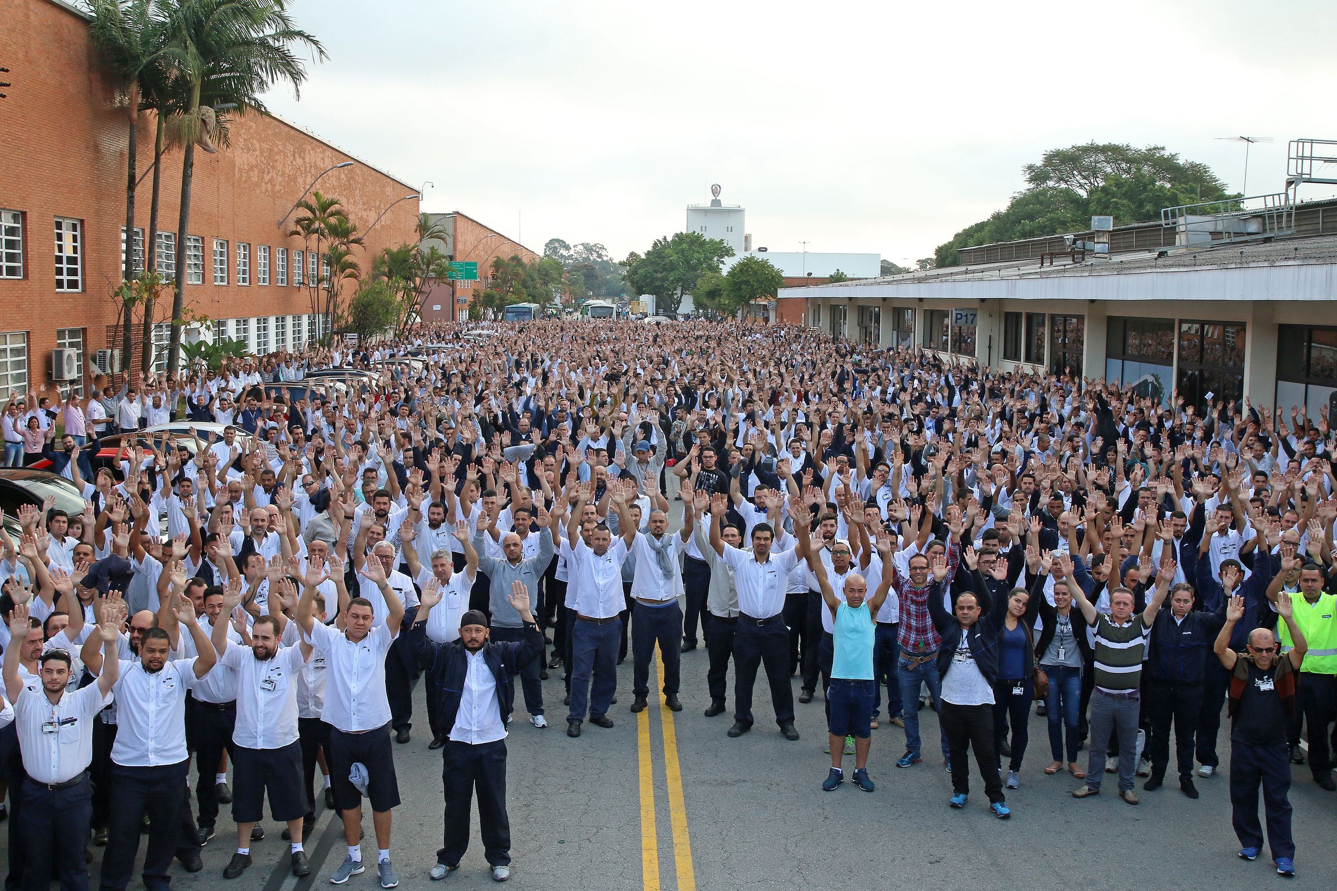 Trabalhadores da Scania terão aumento real de 2% e PRL
