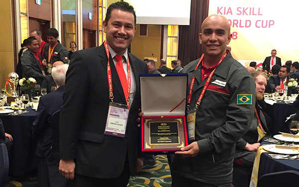 Brasileiro conquista prêmio mundial da Kia Motors