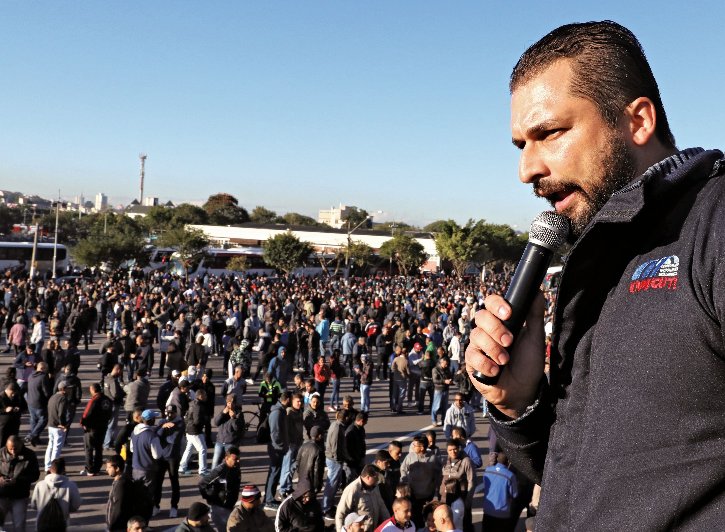 Paralisação na Mercedes-Benz completa 6 dias