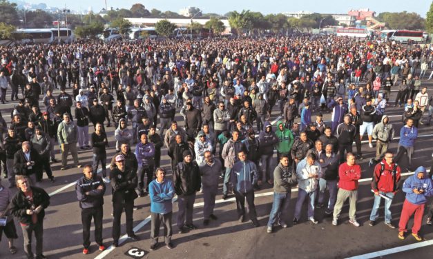 Greve em SBC: Mercedes-Benz entra na Justiça.