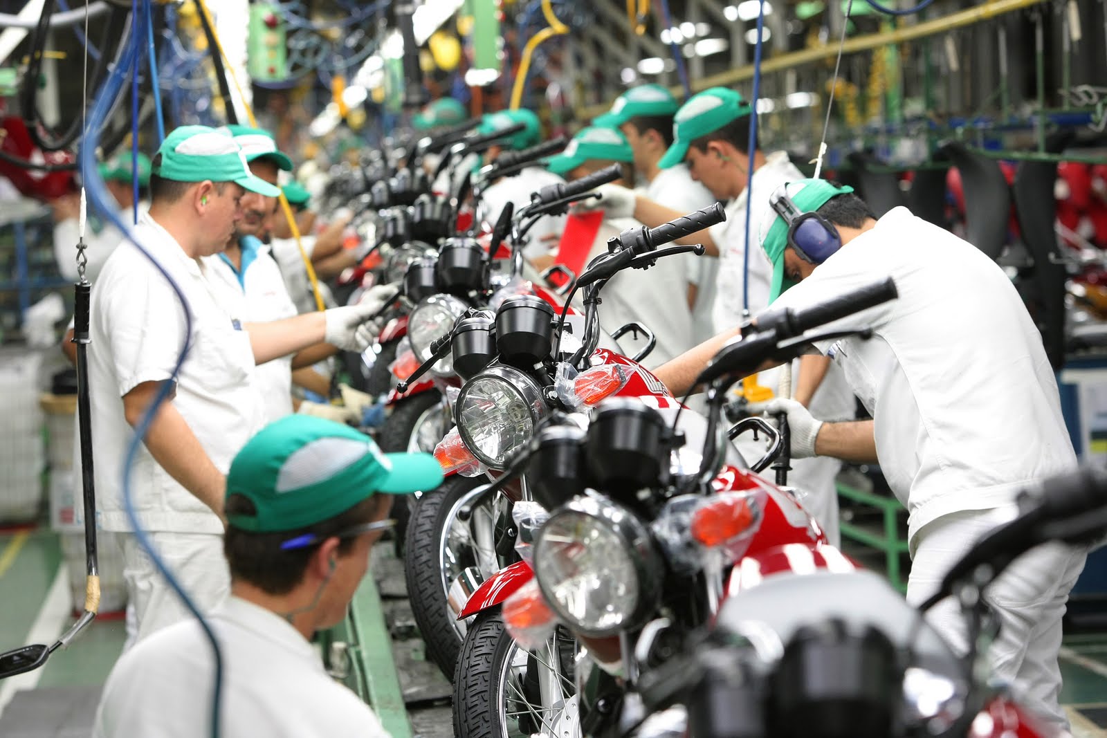 Indústria de motos acelera produção