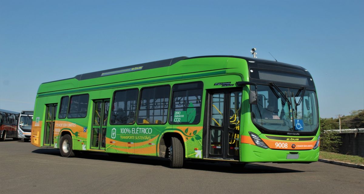 BYD entrega ônibus elétricos em Bauru
