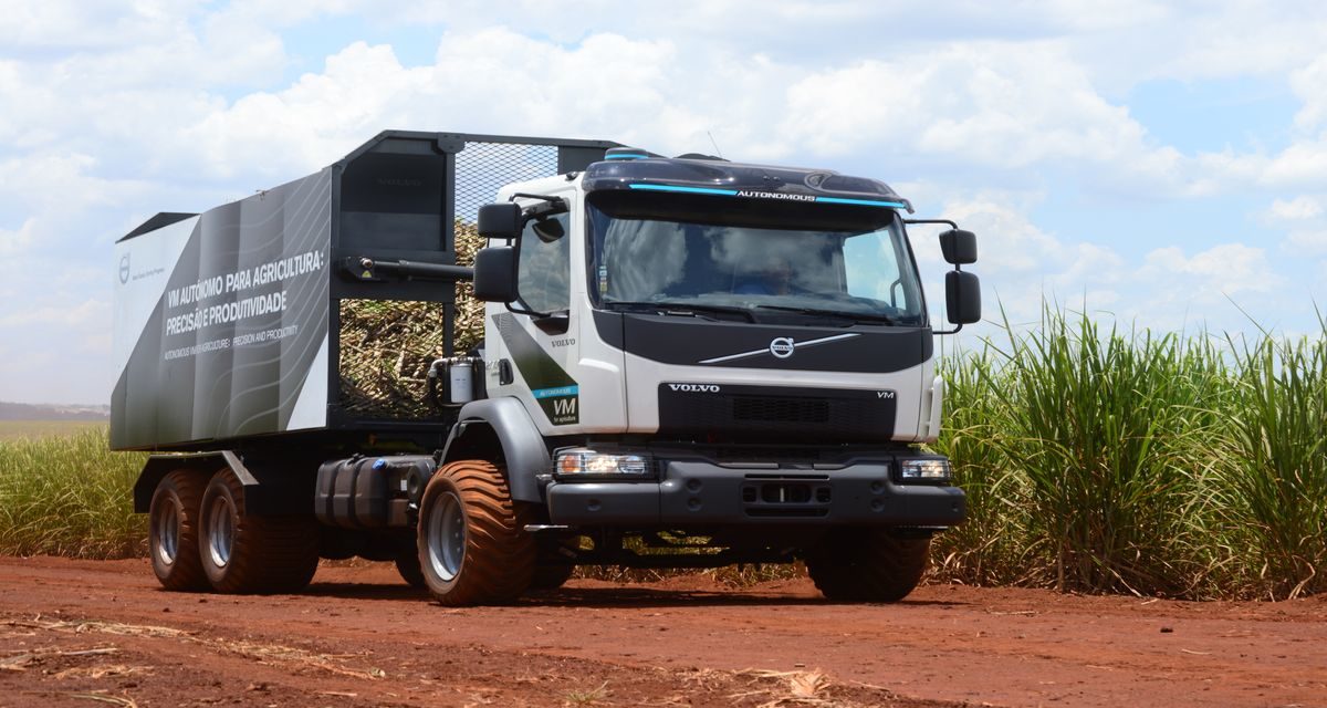 Volvo faz a primeira entrega comercial de caminhões autônomos