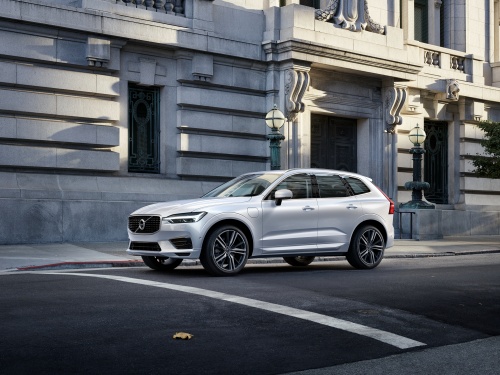 Volvo inicia pré-venda do modelo híbrido XC60 T8