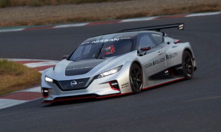 Nissan revela novo carro elétrico de corrida