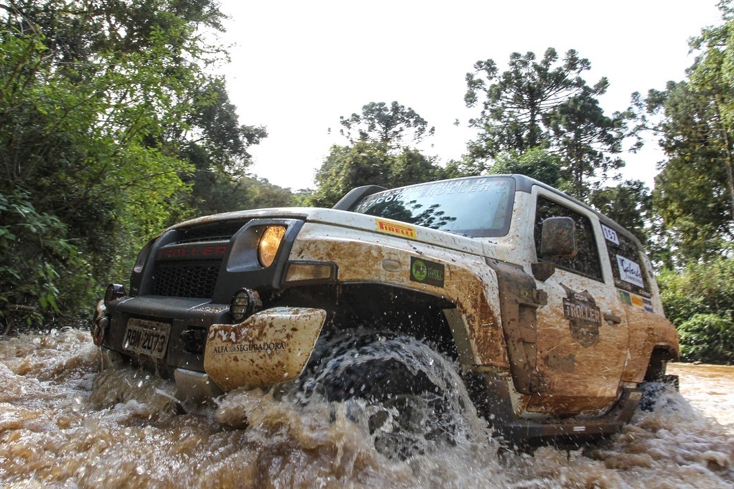 Fábrica da Troller envolve negociações com investidores brasileiros