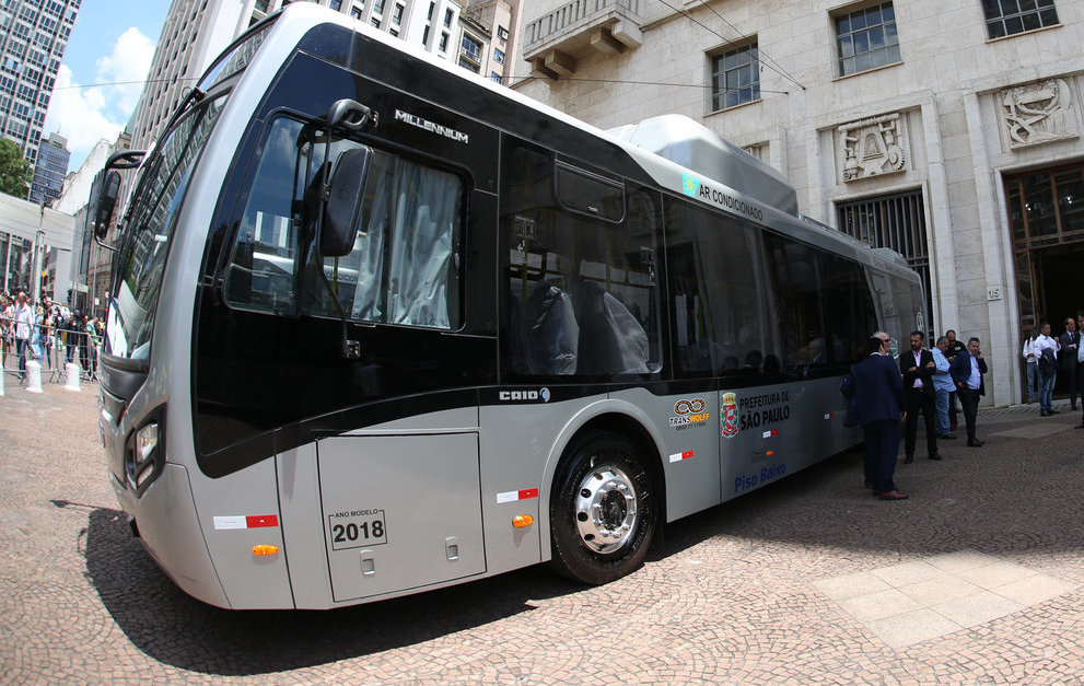 Ônibus elétricos BYD começam a rodar em São Paulo
