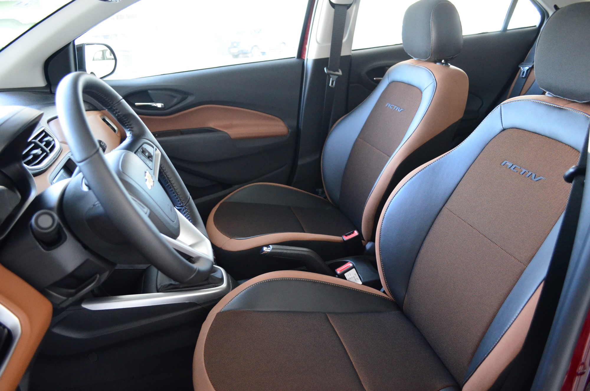 Dini Têxtil investe em novos materiais para atender montadoras