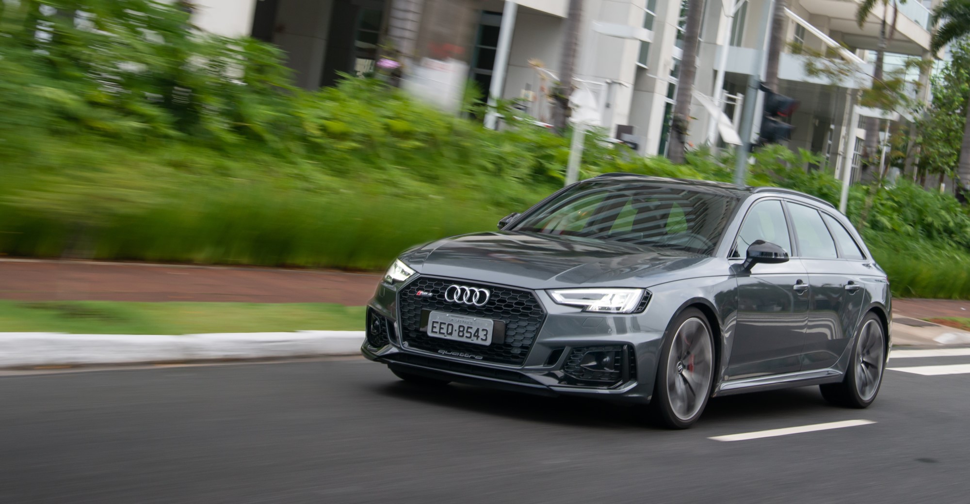 Audi RS 4 Avant chega ao mercado brasileiro