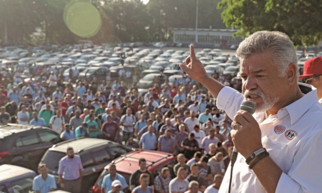 Metalúrgicos realizam assembleia na Ford