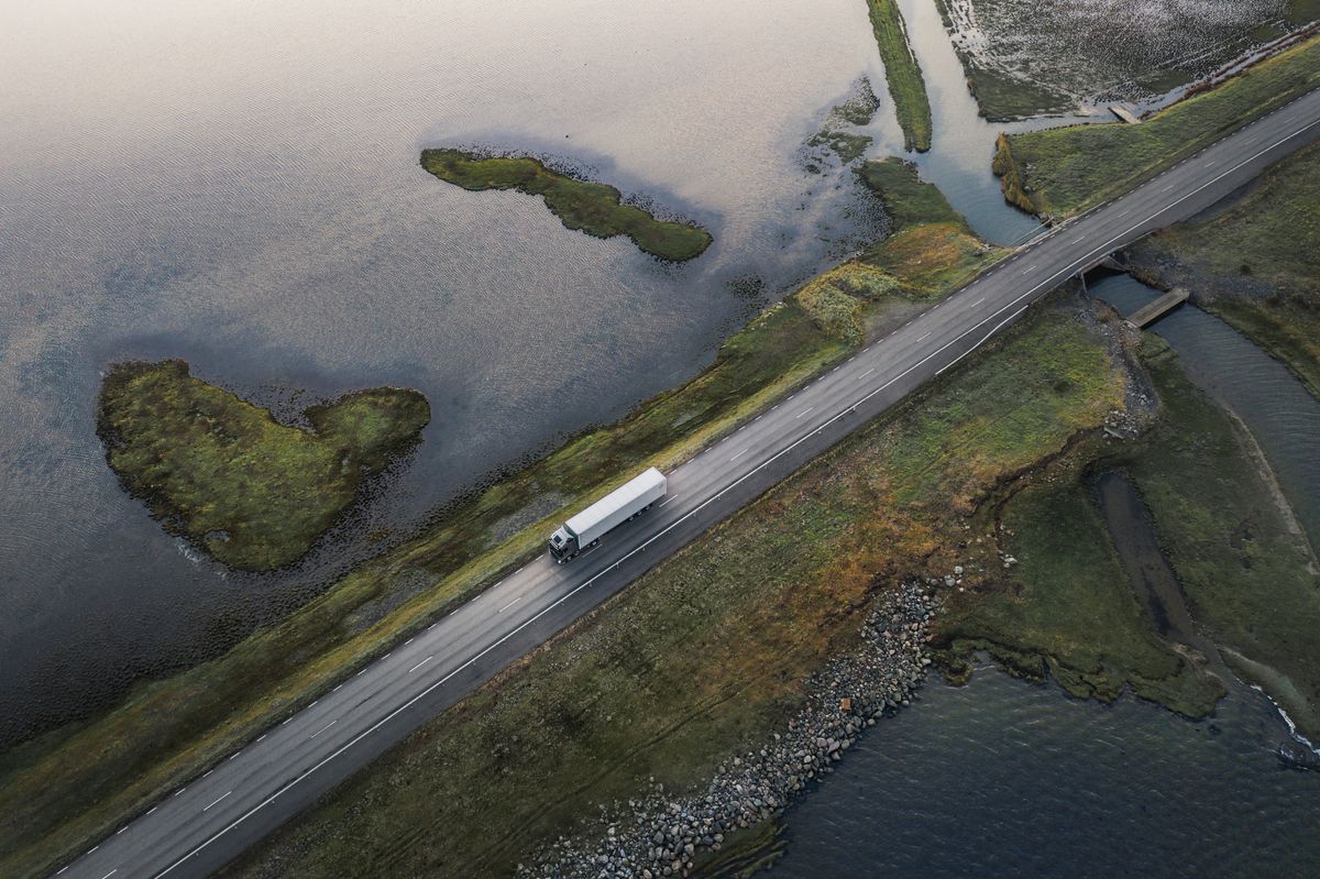 Intermodal - Transporte rodoviário de carga - Volvo