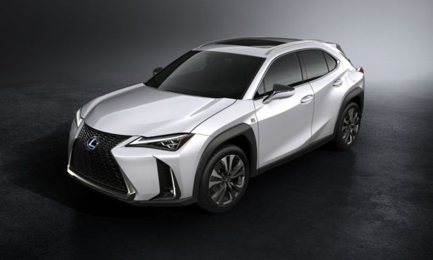 Lexus UX 250h desembarca no País
