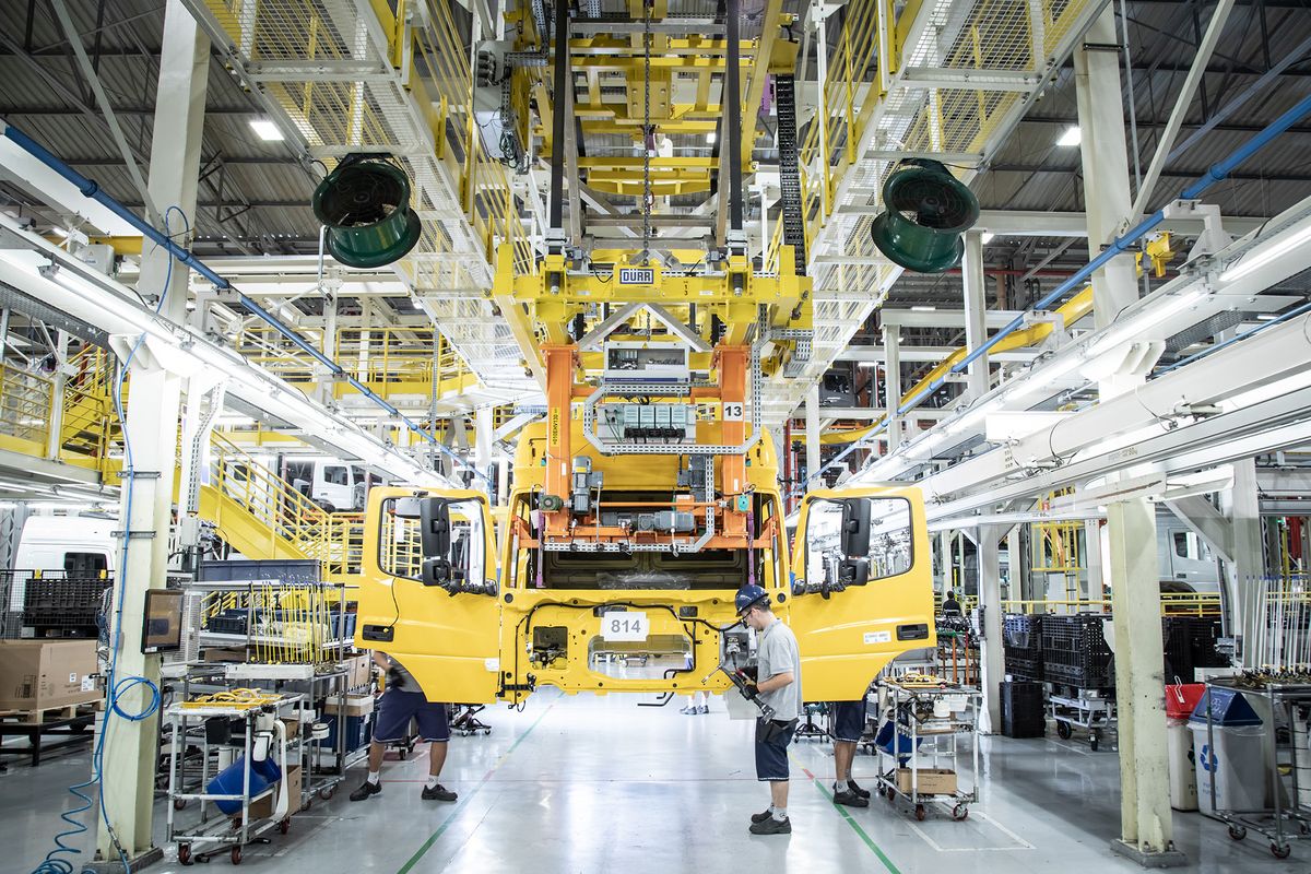 Mercedes-Benz - produção - Fábrica - Autoindustria