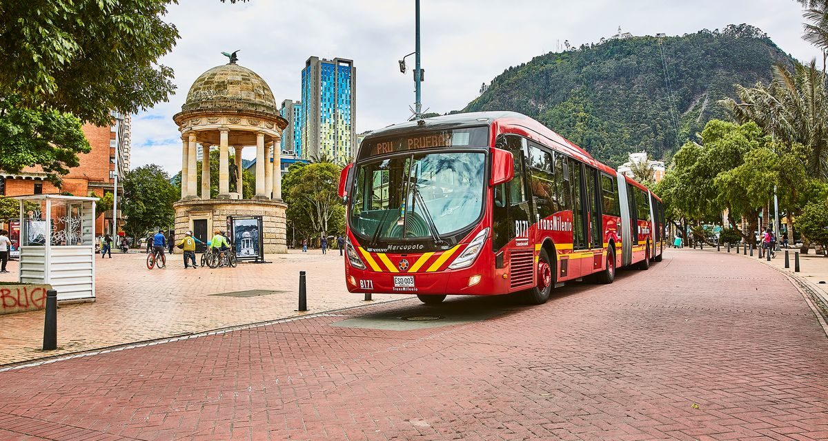 Volvo inicia as entregas de ônibus para renovação da frota de Bogotá