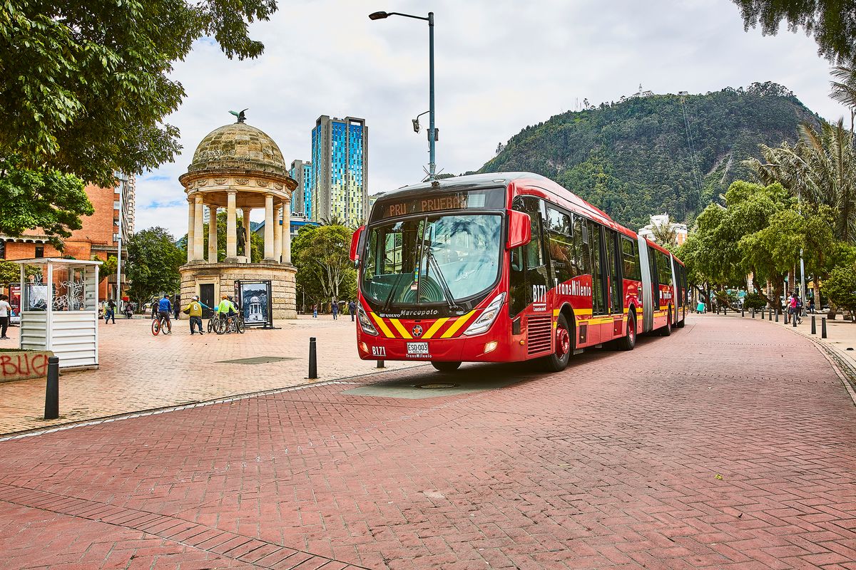 Volvo - Ônibus biarticulado - Transmilenio, Bogotá