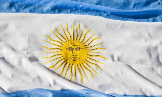Mercado interno cai à metade e Argentina exporta 60% de seus veículos