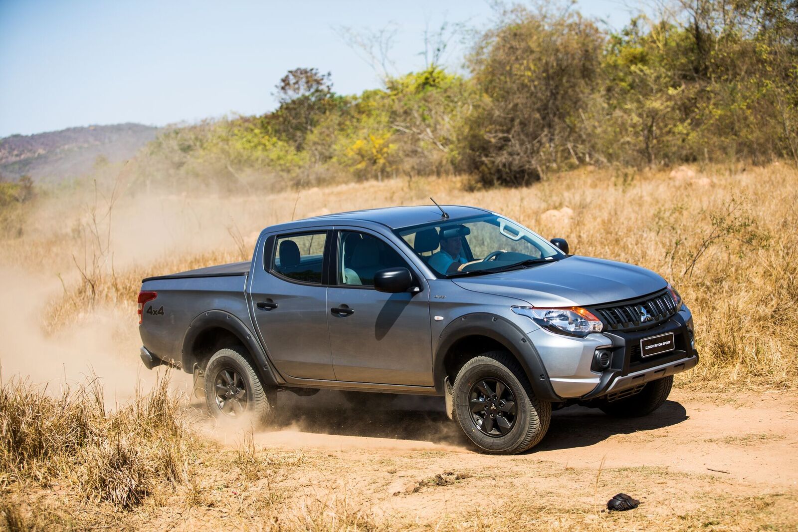 mitsubishi triton