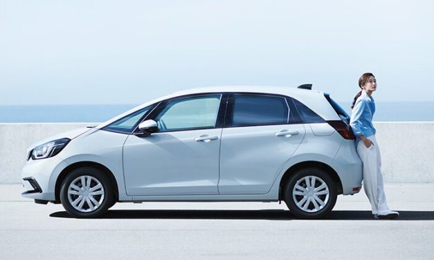 Quarta geração do Fit estreia versão híbrida no Japão