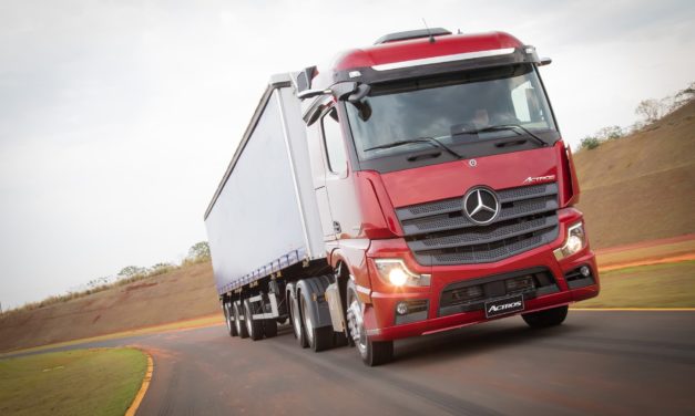 Sem espelho retrovisor, Actros ganha versões com motor de 530 cv