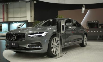Volvo reembolsará gasto de cliente com eletricidade de híbridos