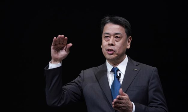 Makoto Uchida toma posse como novo CEO da Nissan