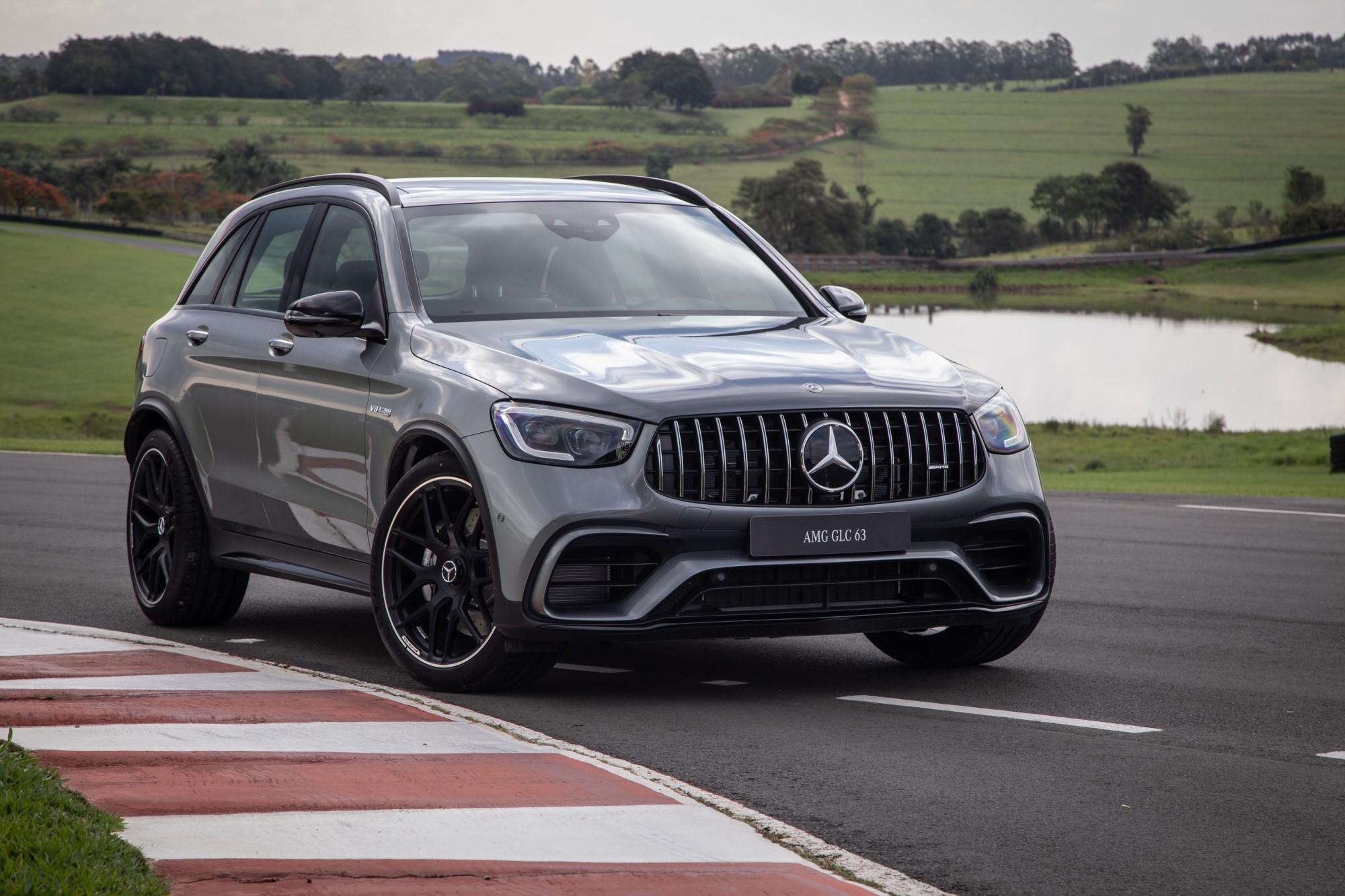 Mercedes-Benz inicia a venda do GLC 63 4M