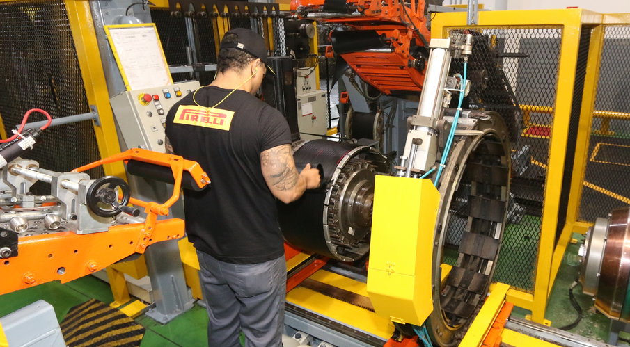 Pirelli investe US$ 1 milhão na produção de pneus de competições