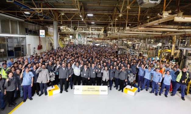 Renault comemora 20 anos da fábrica de motores brasileira