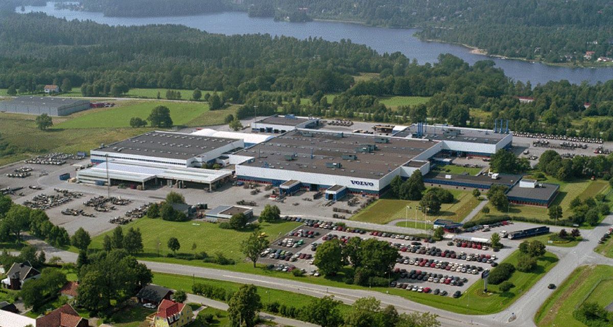 Fábrica de ônibus da Volvo produz somente com energia de fontes renováveis