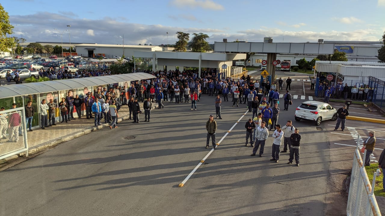 CNH Industrial também negocia suspensão da produção