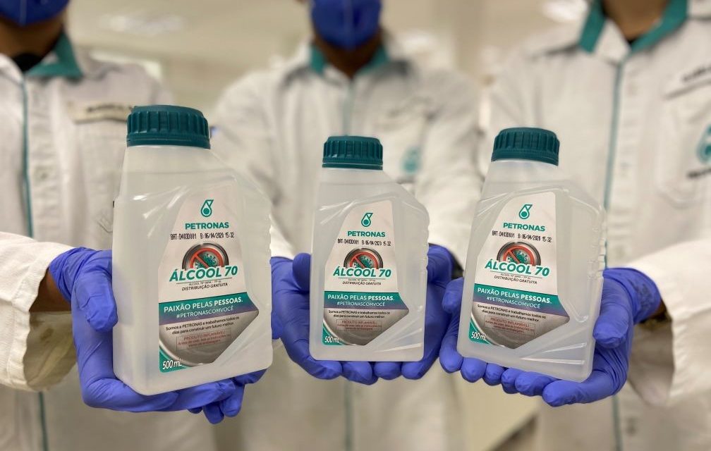 Petronas produz 8 toneladas de álcool líquido para doação