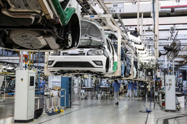 Sem venda para locadoras, VW para três fábricas