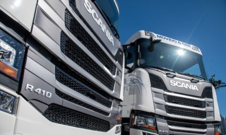 Scania faz entrega dos primeiros caminhões a gás produzidos no Brasil