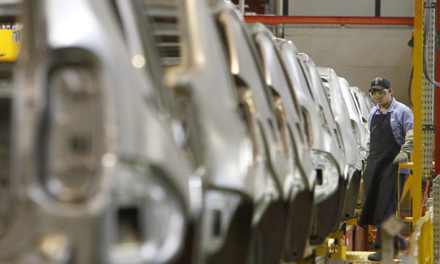 Acordo define redução de jornada de trabalho de até 70% na Renault