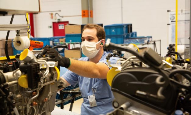 Fábrica de motores da Volkswagen reinicia operações