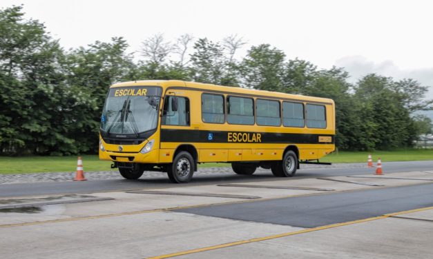 VWCO entrega 146 ônibus ao Caminho da Escola