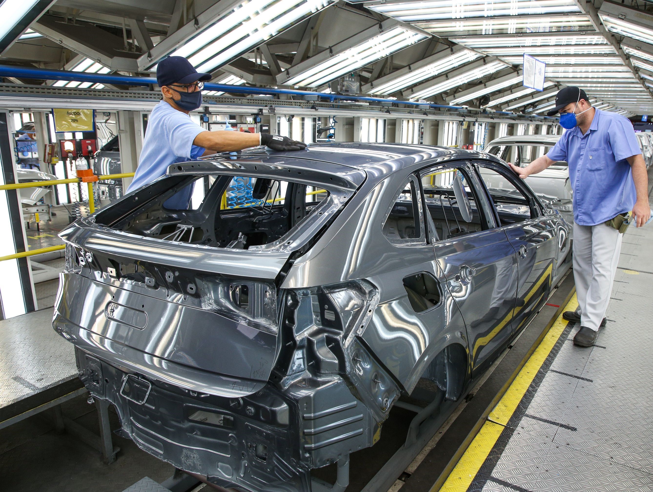 Apesar da falta de peças, Volkswagen mantém produção em alta