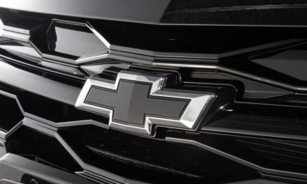 Chevrolet anuncia versão Midnight para o Onix Plus
