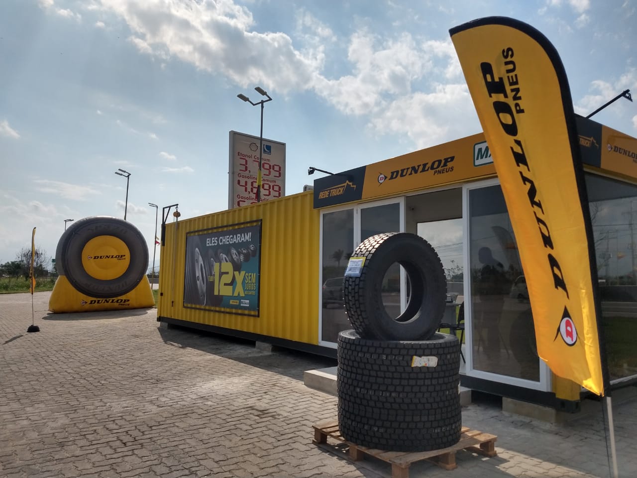 Dunlop investe em containers para atender caminhoneiros