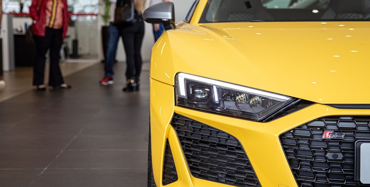 Audi entrega dez unidades do superesportivo R8