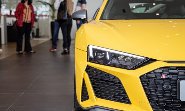 Audi entrega dez unidades do superesportivo R8