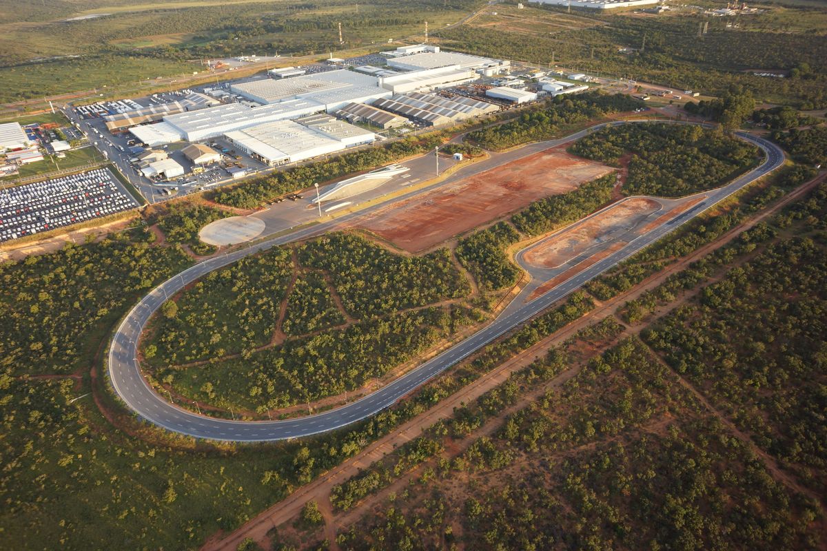 Iveco - fábrica - campo de provas - Sete Lagoas - Autoindustria