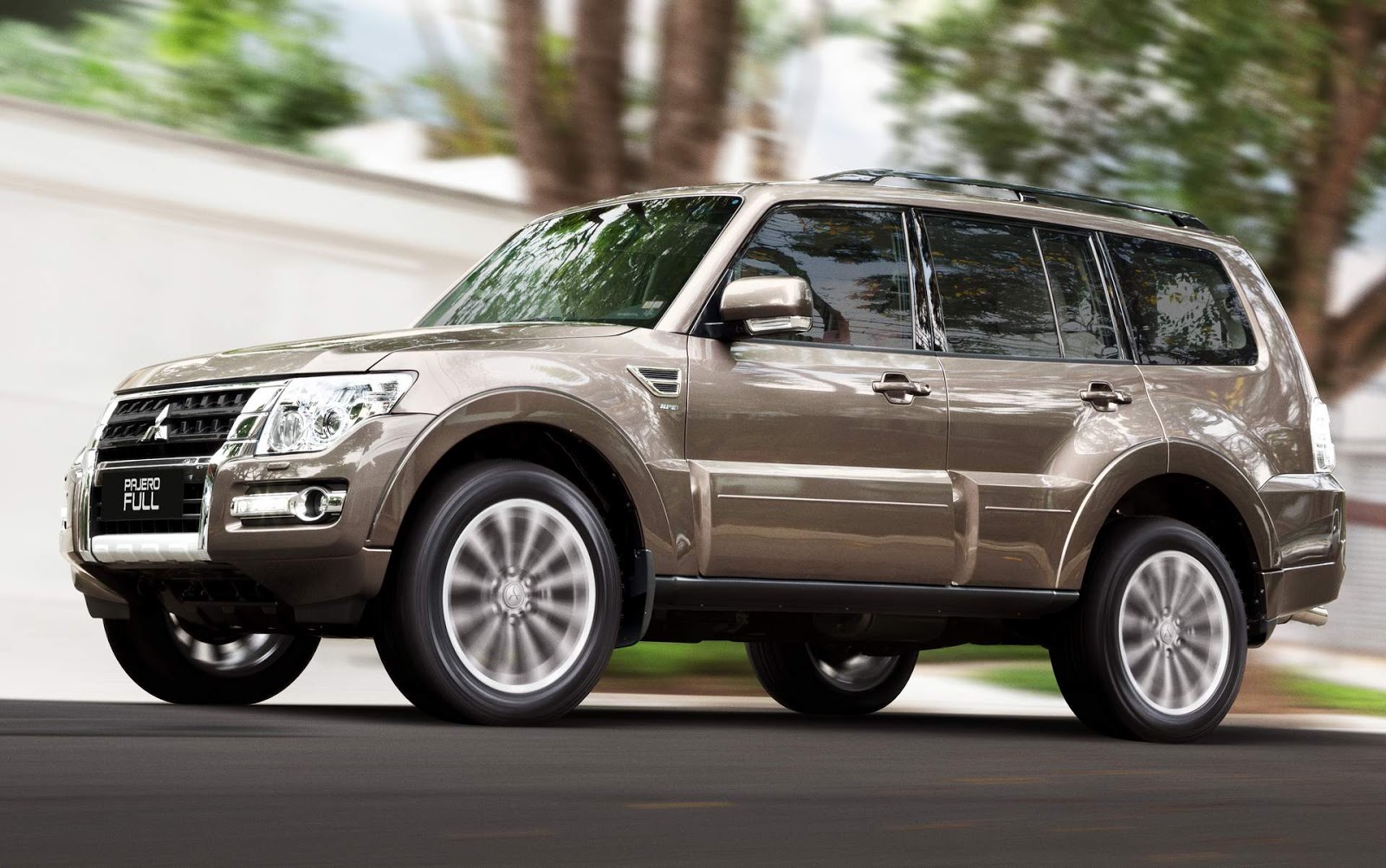 Mitsubishi-Pajero Full-2017