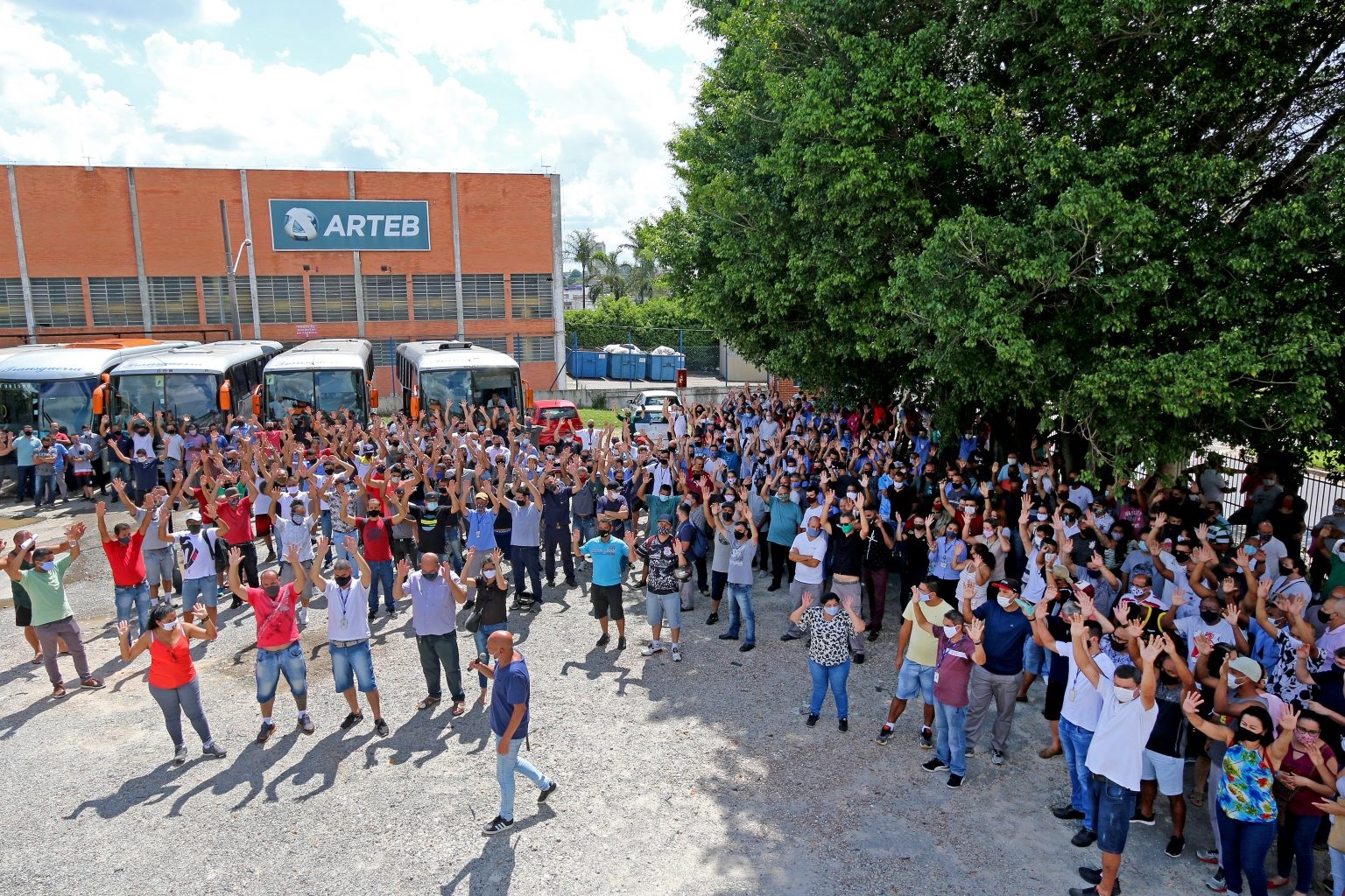 Metalúrgicos da Arteb fazem acordo e suspendem greve