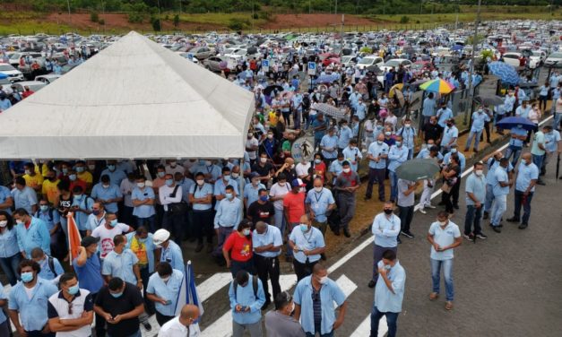 Trabalhadores tentam reverter decisão da Ford de fechar fábricas
